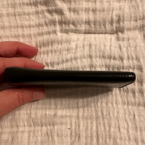 LV Black Leather 4 Keyholder - Picture 7 of 12